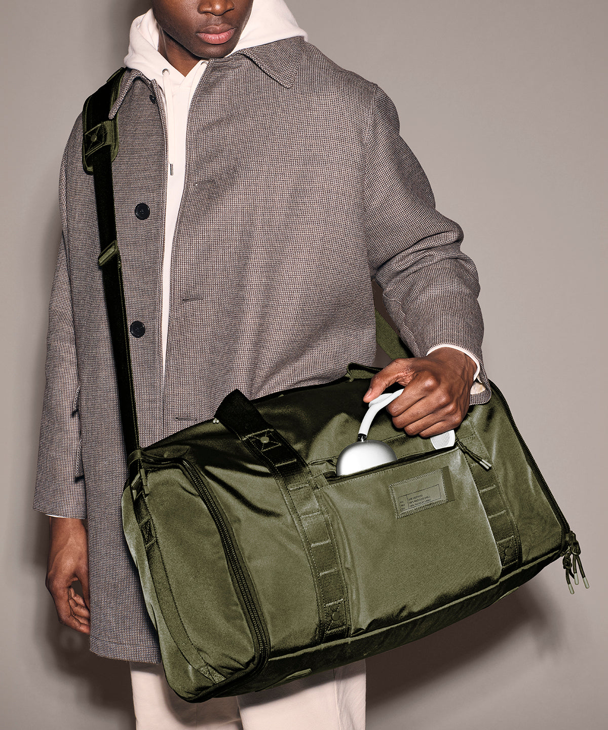 Monaco Garment Duffle in Onyx - Image 9