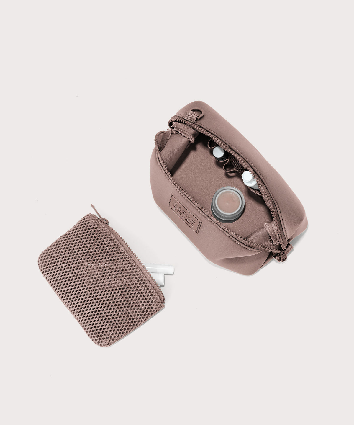 Hunter Toiletry Bag in Dune, Small - Image 2