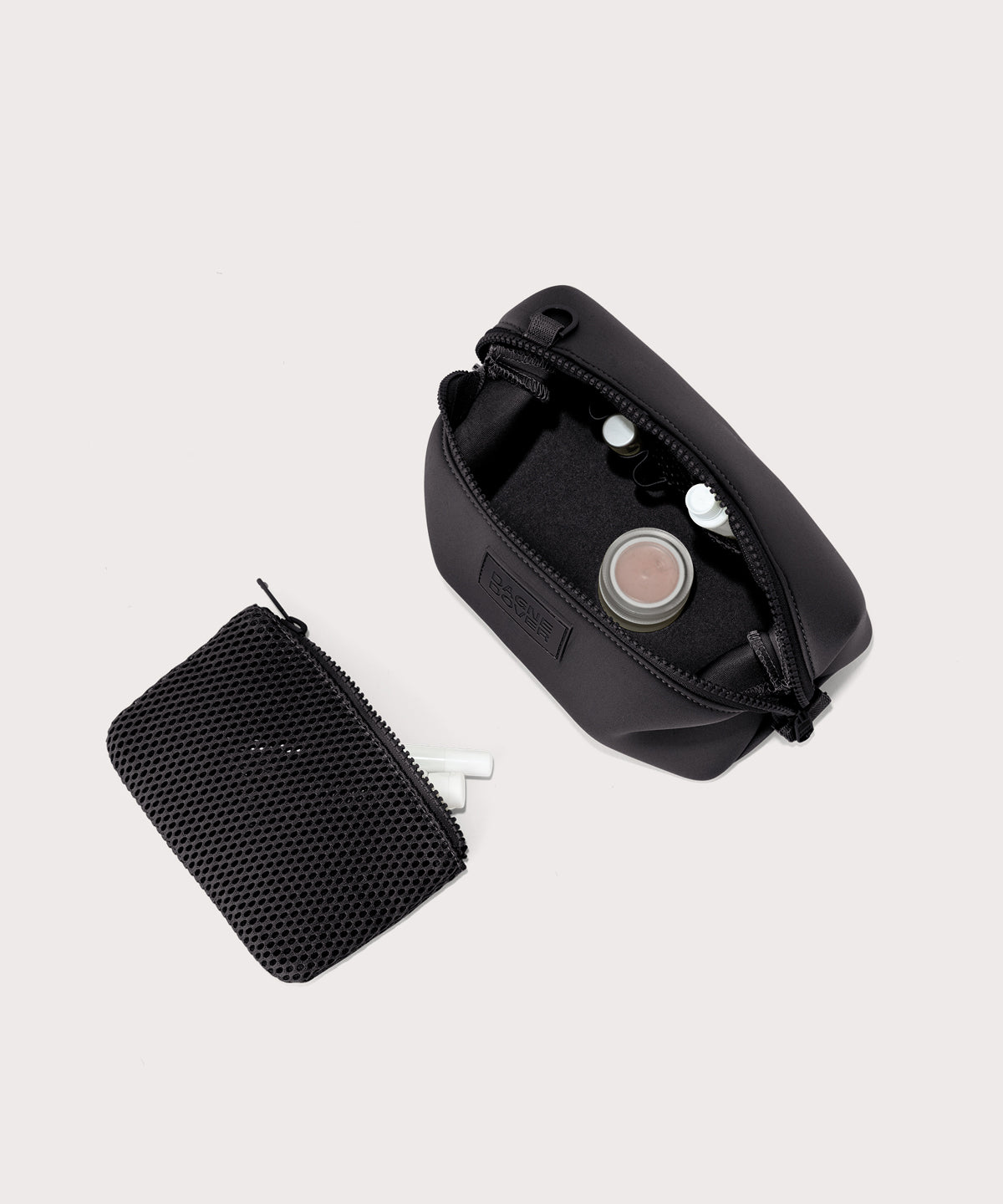 Hunter Toiletry Bag in Onyx, Small - Image 2